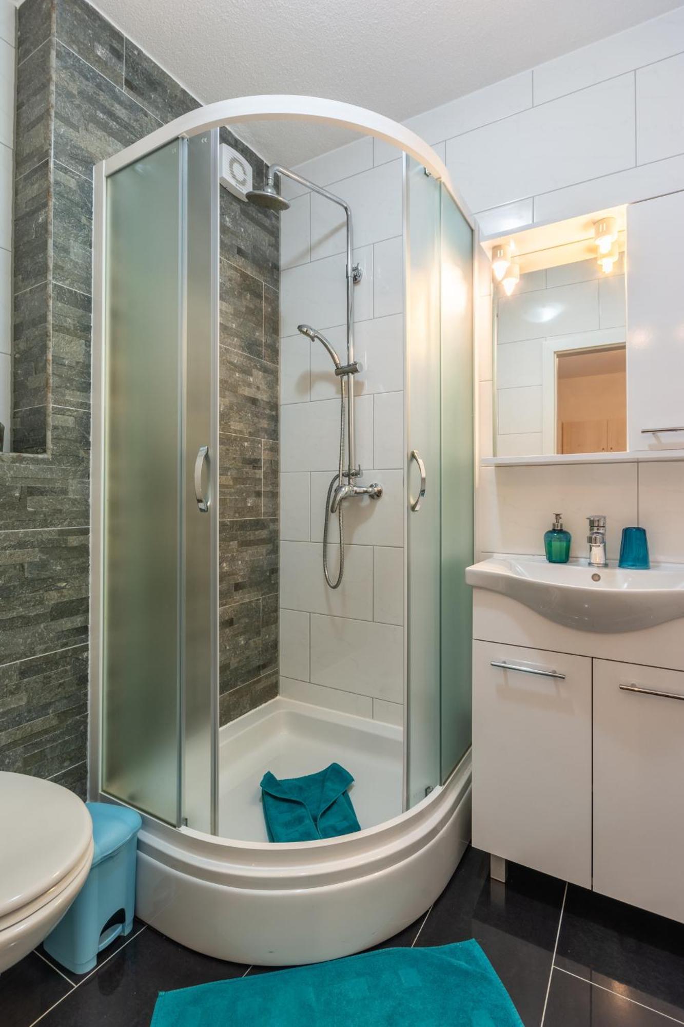 Family Friendly Apartments With A Swimming Pool Stanici, Omis - 18676 Phòng bức ảnh